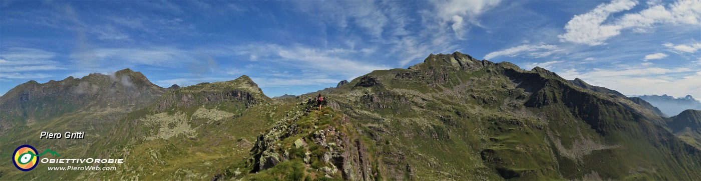 25 Dalla Cima delle galline vista a nord verso da sx Pietra Quadra-Spondone- Cima di Mezzeno-Monte Corte.jpg